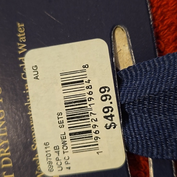 U.S. Polo Assn. 4 Piece Luxurious Red Bath  Towel Set, Retail Price $49.99 - Picture 7 of 12